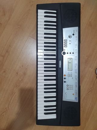 TECLADO YAMAHA YPT 200