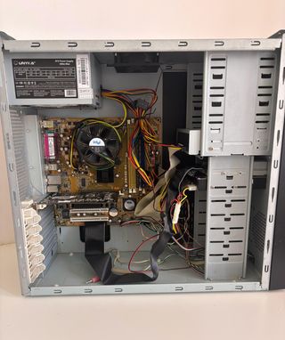 Torre ordenador ASUS *SIN DISCO DURO*