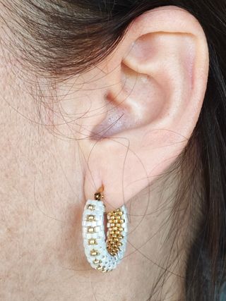 Pendientes artesanales Congo blancos y dorados