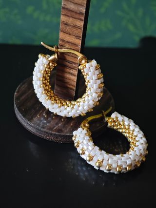 Pendientes artesanales Congo blancos y dorados