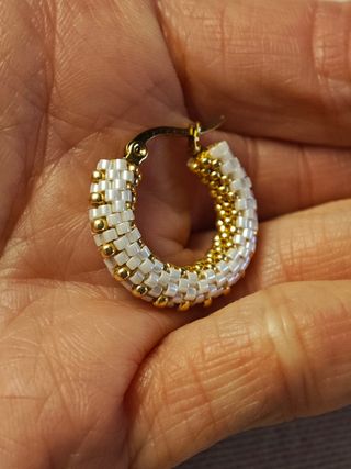 Pendientes artesanales Congo blancos y dorados