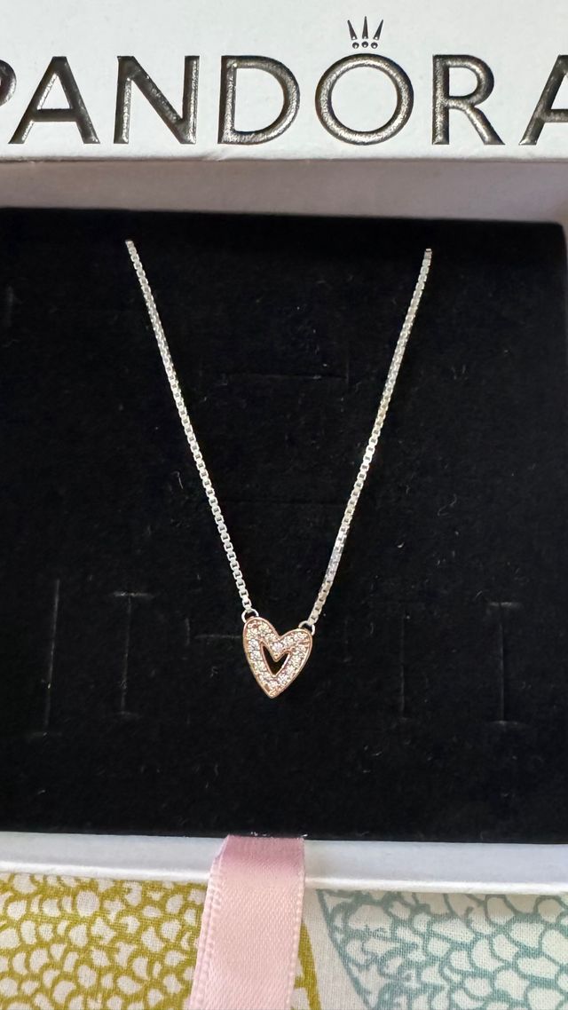 Pandora collar corazón brillante