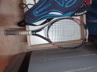 Pale da paddle e racchetta da tennis, monopattino