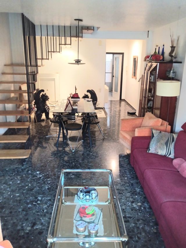 CASA CON GARAJE EN EL CENTRO DE YECLA