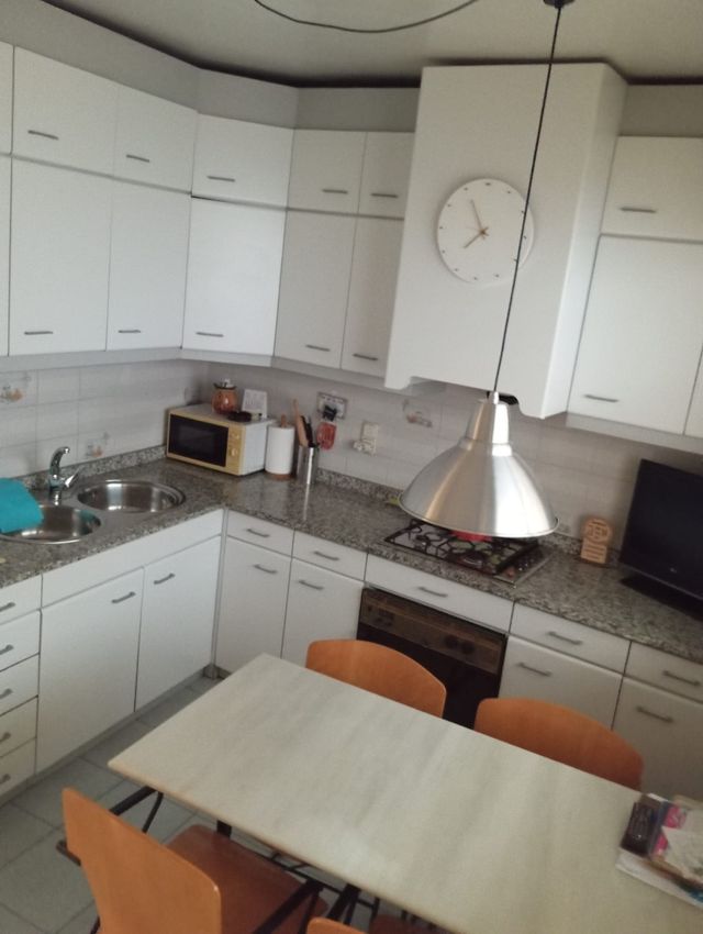 CASA CON GARAJE EN EL CENTRO DE YECLA