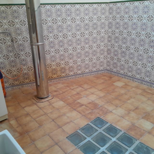 CASA CON GARAJE EN EL CENTRO DE YECLA