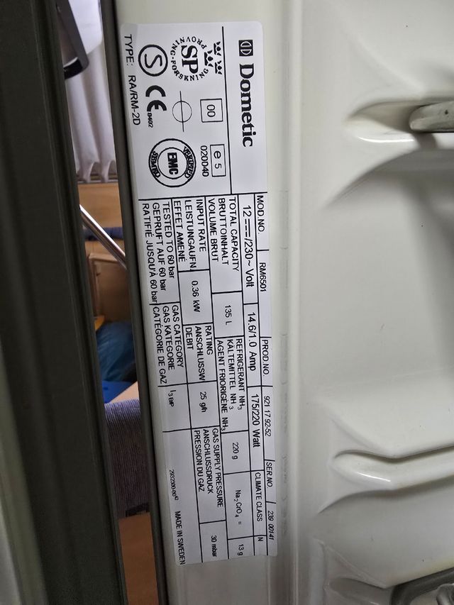 Nevera trivalente electrolux