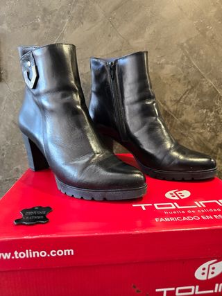 Botines de piel negros