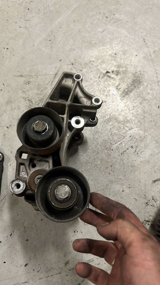 Soporte bomba dirección Peugeot 306 1.9D