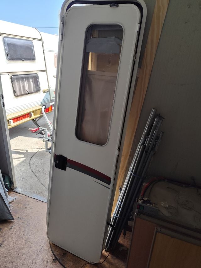 PUERTA DE ENTRADA DE AUTOCARAVANA RAPIDO