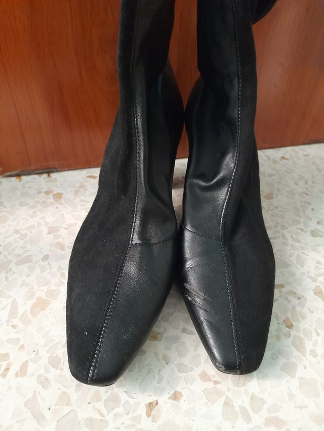 Botas altas negras con tacón (cubren rodillas)