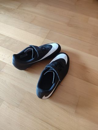 Botas de fútbol tacos Nike niño