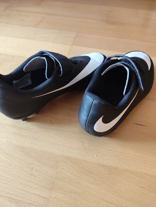 Botas de fútbol tacos Nike niño