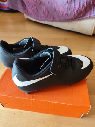 Botas de fútbol tacos Nike niño