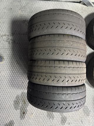 4 slicks michelin compuesto duro 31 en 16” 