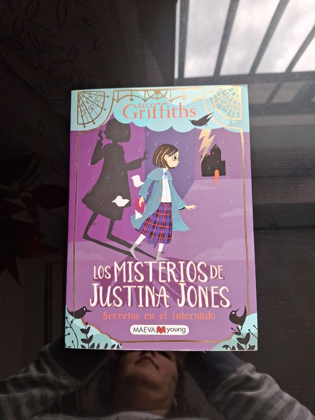 Los misterios de Justina Jones: secretos en el internado