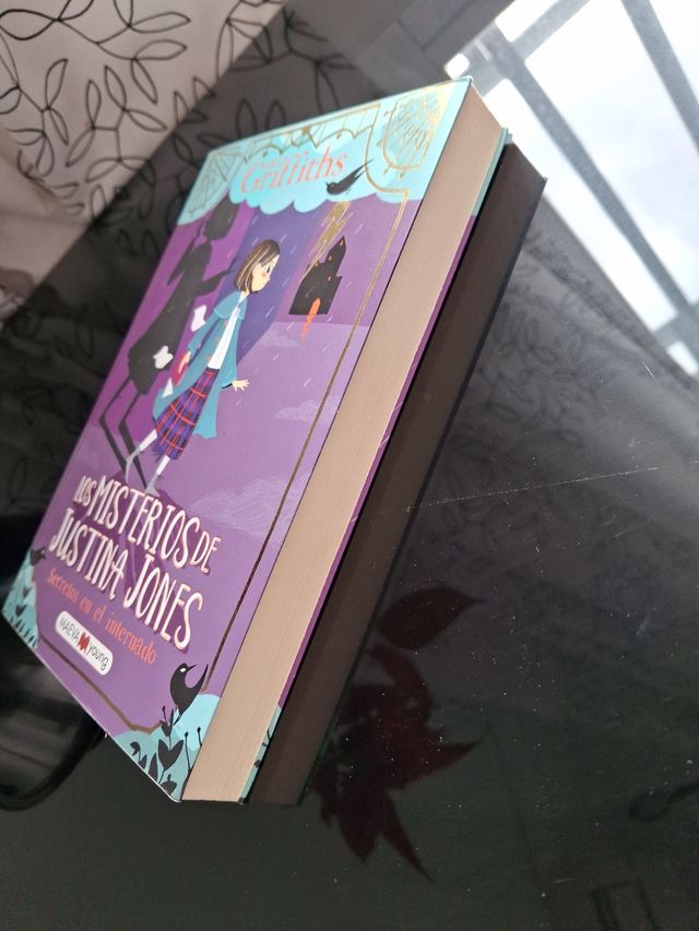 Los misterios de Justina Jones: secretos en el internado