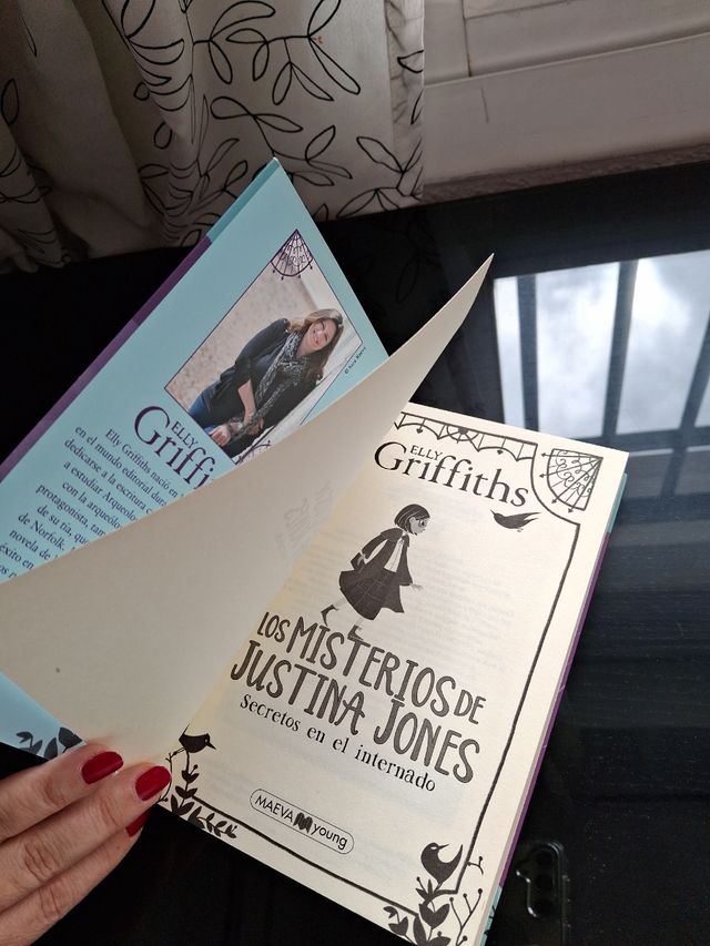 Los misterios de Justina Jones: secretos en el internado