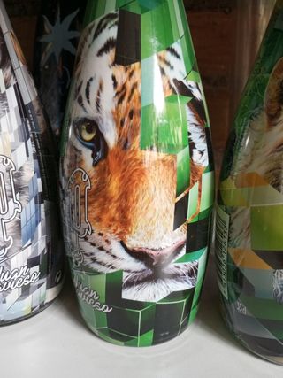 Botellas decorativas  Selladas nunca abiertas.