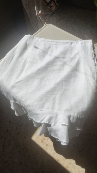 Falda de lino blanca