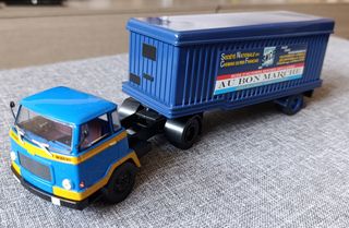 Camión-tractora a escala 1/43