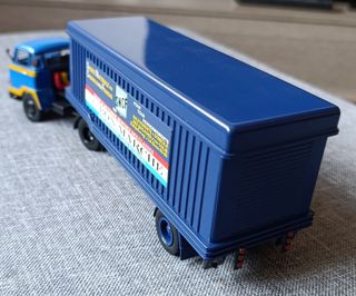 Camión-tractora a escala 1/43