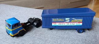 Camión-tractora a escala 1/43