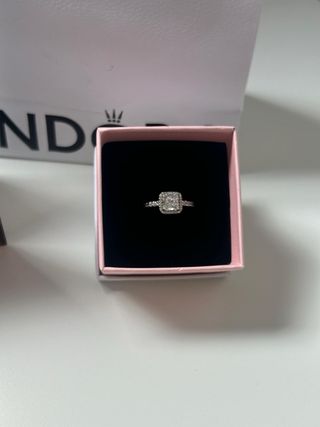 Anillo Pandora Elegancia Temporal
