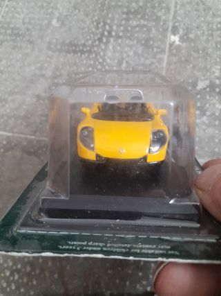 2 macchinina in metallo smaltato nuovo .