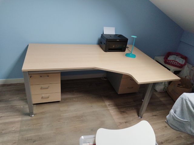 Escritorio y cajonera