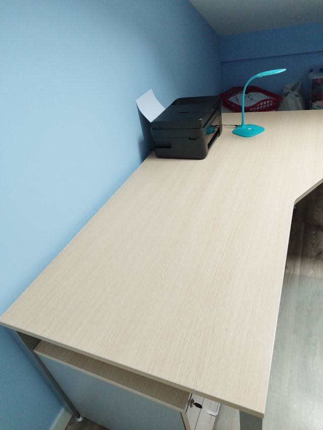 Escritorio y cajonera