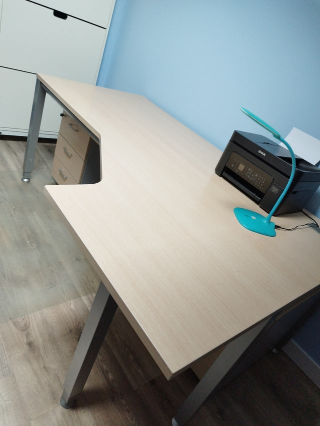 Escritorio y cajonera