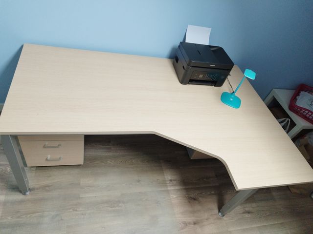 Escritorio y cajonera