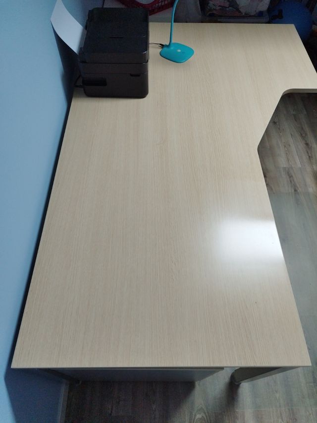 Escritorio y cajonera