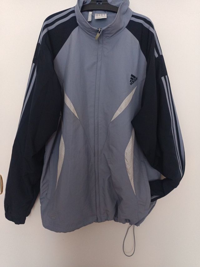 Cazadora deAdidas.
