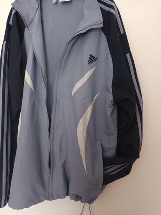 Cazadora deAdidas.