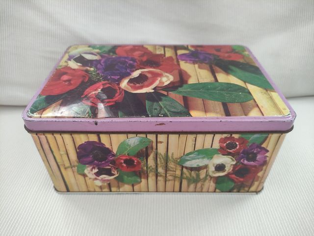 Lata antigua Colacao flores años 70 