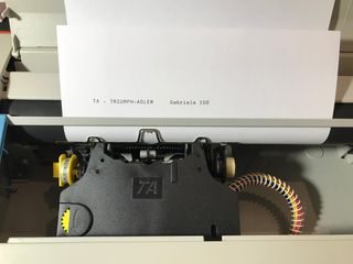 Máquina de escribir eléctrica Triumph-Adler