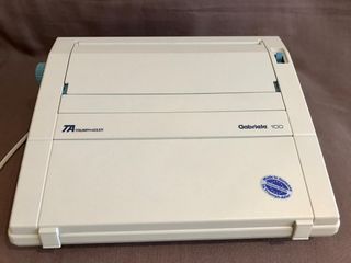 Máquina de escribir eléctrica Triumph-Adler