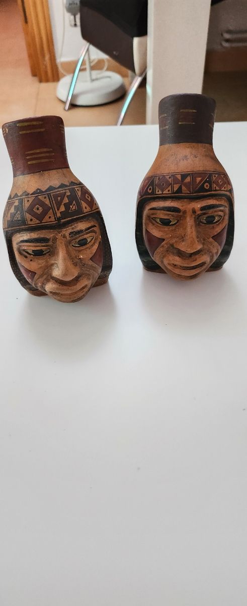 2 figuras de peru