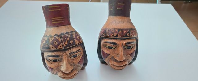 2 figuras de peru