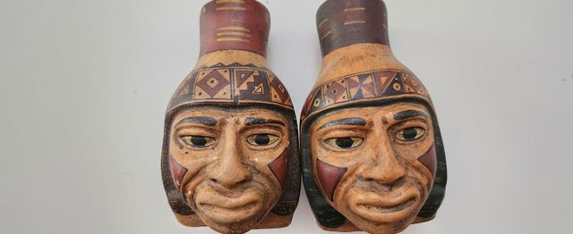 2 figuras de peru