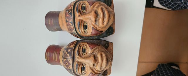 2 figuras de peru