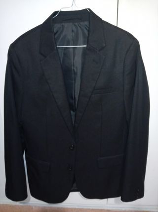 Traje negro juvenil
