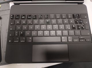 Magic Keyboard iPad pro 11" MODELO mxqt2y/a