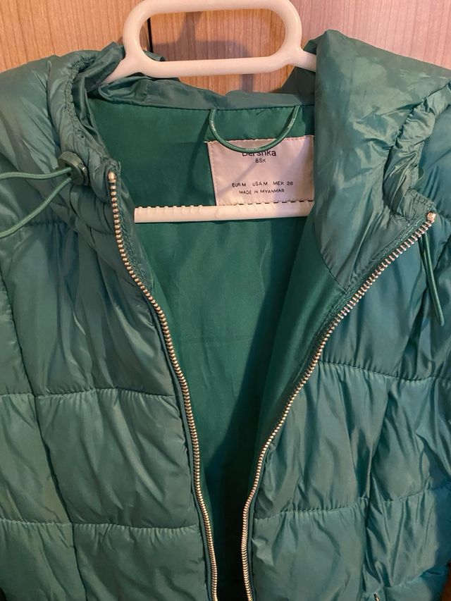 Abrigo verde Bershka talla S
