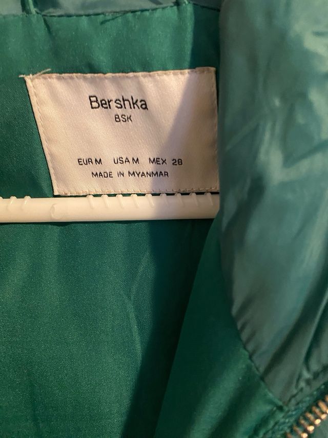 Abrigo verde Bershka talla S