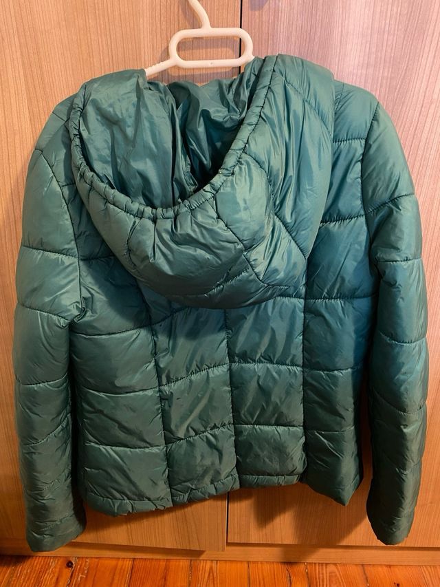 Abrigo verde Bershka talla S