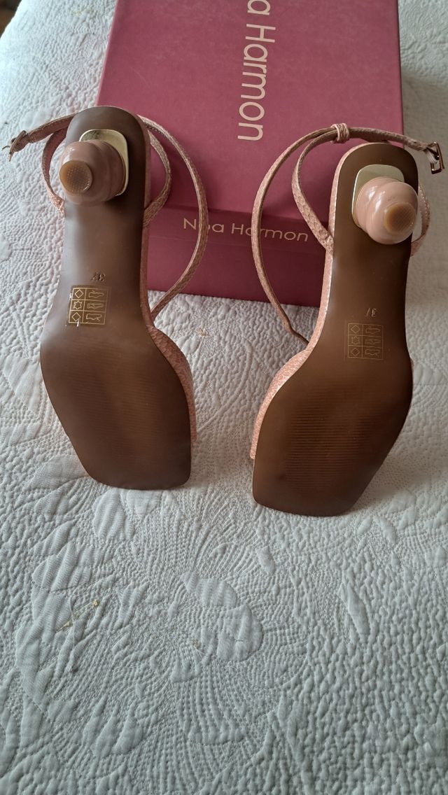 Sandalias piel detalle tacón