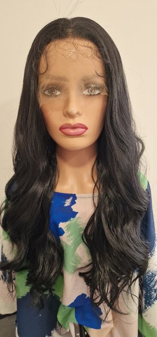 Impresionante Peluca negra lace front 